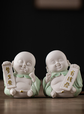 招财白瓷人物小和尚摆件全