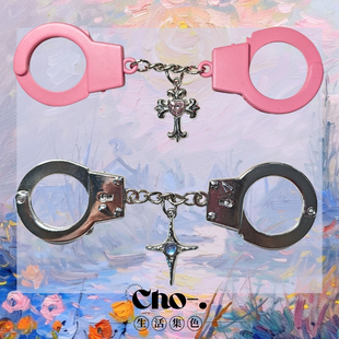 【Cleve】小众设计感仿真拇指手铐钥匙扣十字架挂件创意个性配饰