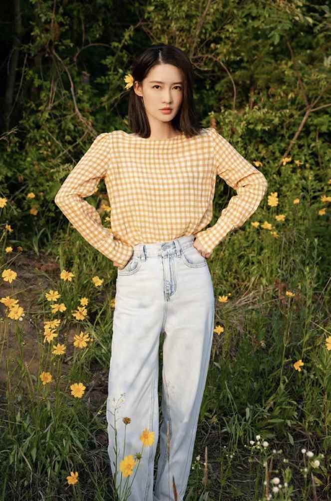 李沁明星同款2021春秋新款复古宫廷风背后纽扣格子长袖衬衫女上衣