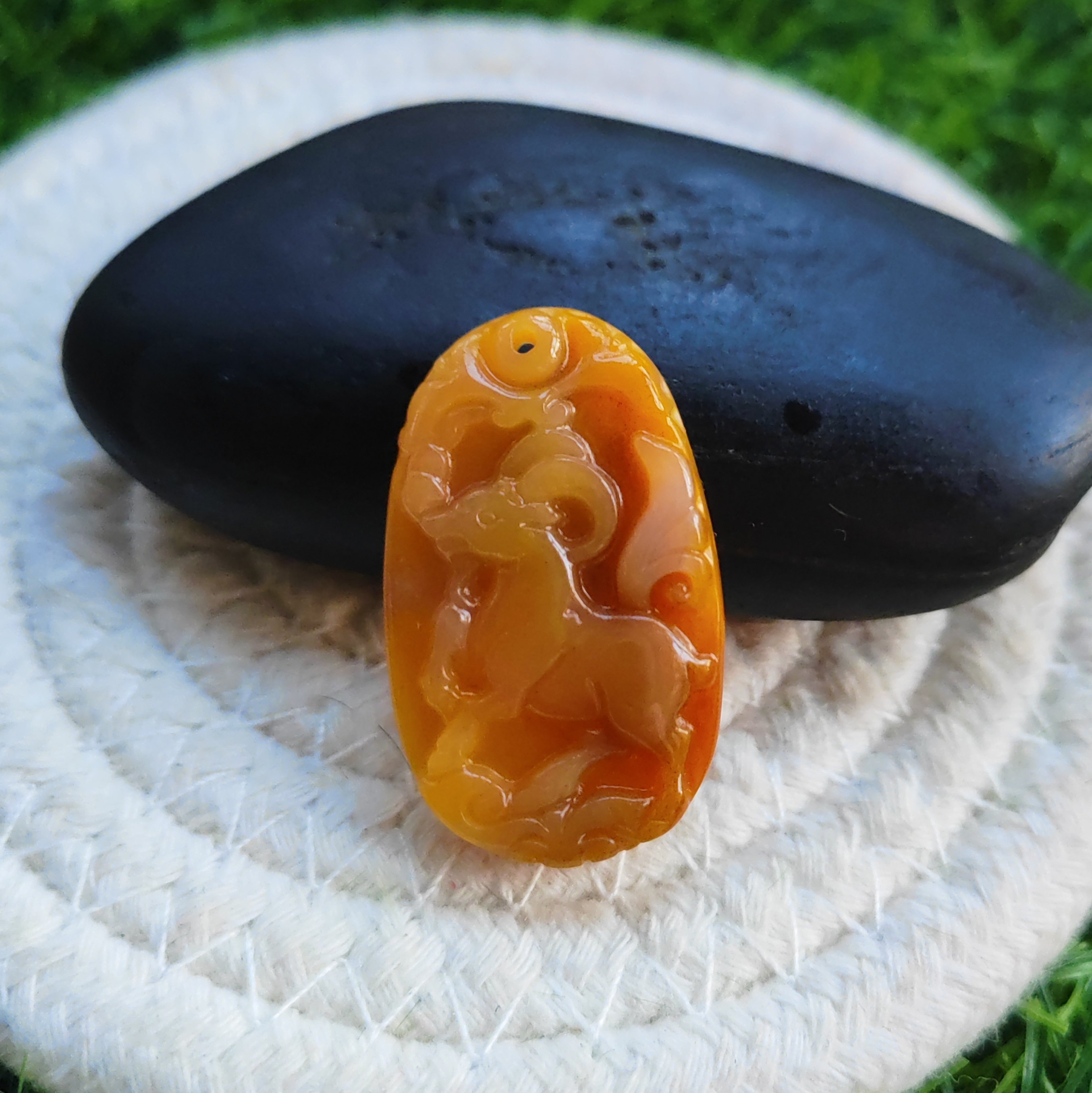 黄羊生肖玉牌纯天然原矿玉石官方正品黄龙玉羊牌配好绳35*21*7mm