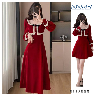 秋冬季高级感气质小个子收腰长裙子法式红色方领丝绒长袖连衣裙女