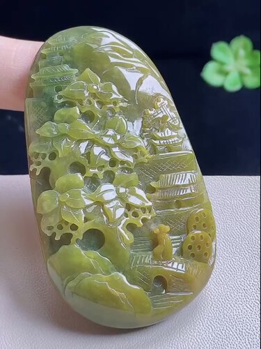 天然A货翡翠 正品玉坠 黄翡精雕山水意境牌吊坠
