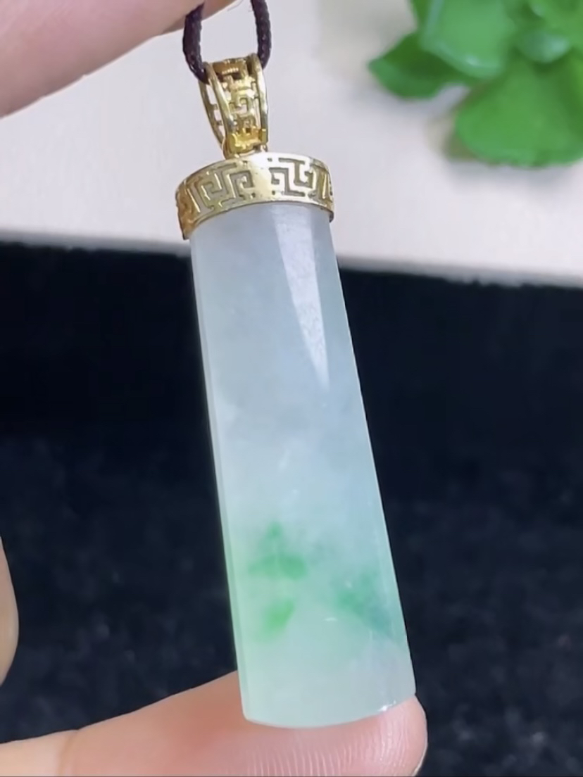 天然A货翡翠 缅甸正品玉坠 18k飘绿无事牌 平安柱吊坠