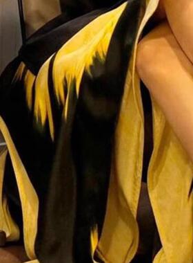 2024秋款流行爆款裙子百搭超好看小个子梨型身材黄色晕染半身裙女