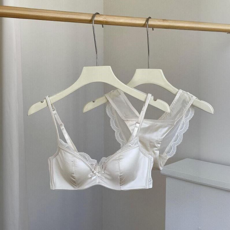 蕾丝无痕内衣女小胸聚拢软钢圈文胸夏季薄款防下垂收副乳胸罩套装