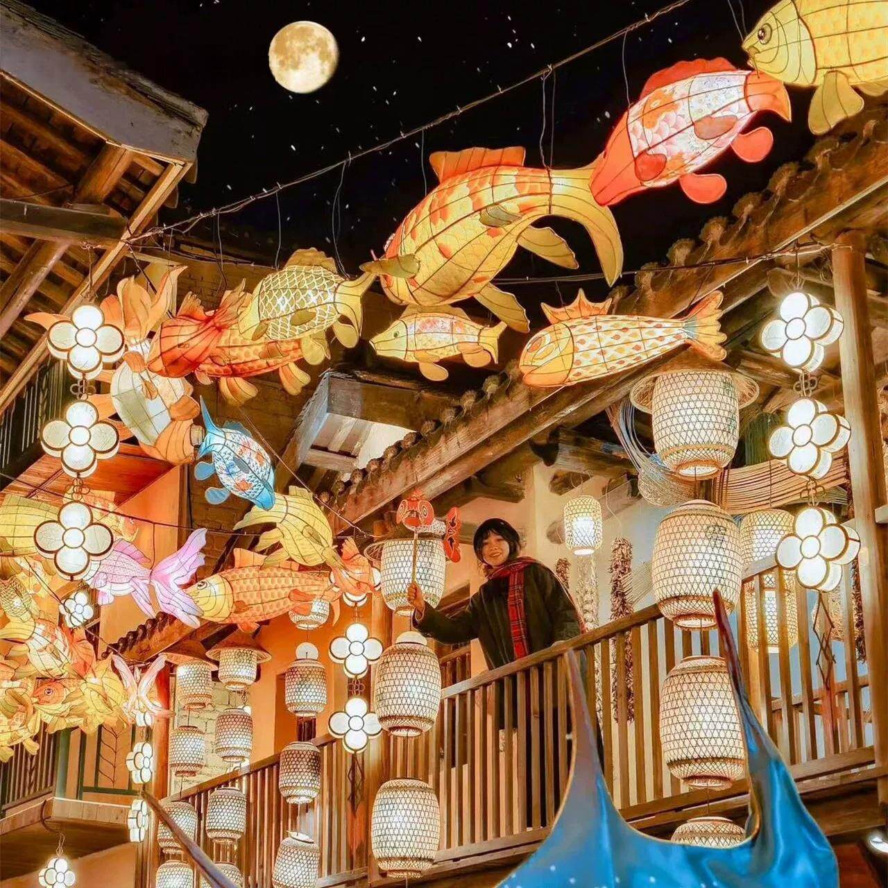 大型防水发光锦鲤鱼灯笼花灯鱼形吊灯笼厂家定制餐厅商场公园装饰