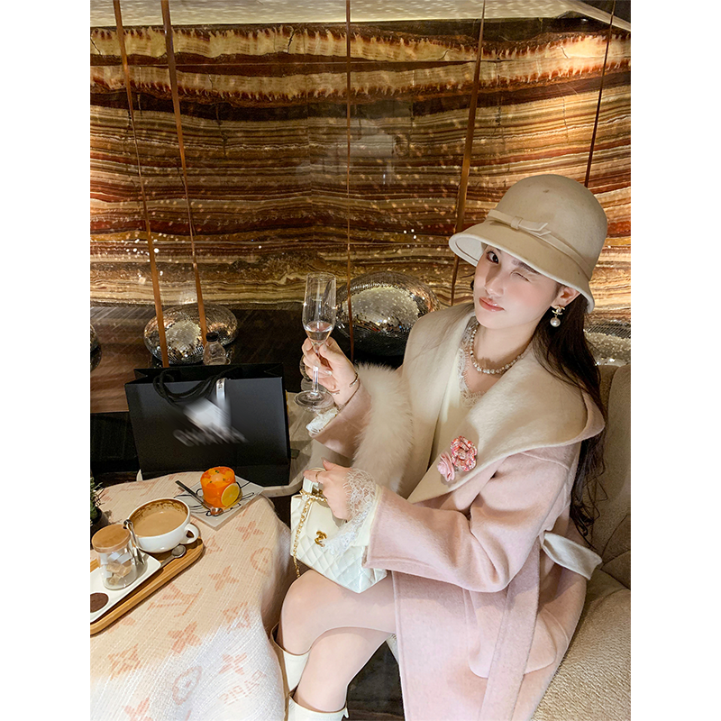 粉色山茶花连帽毛呢外套