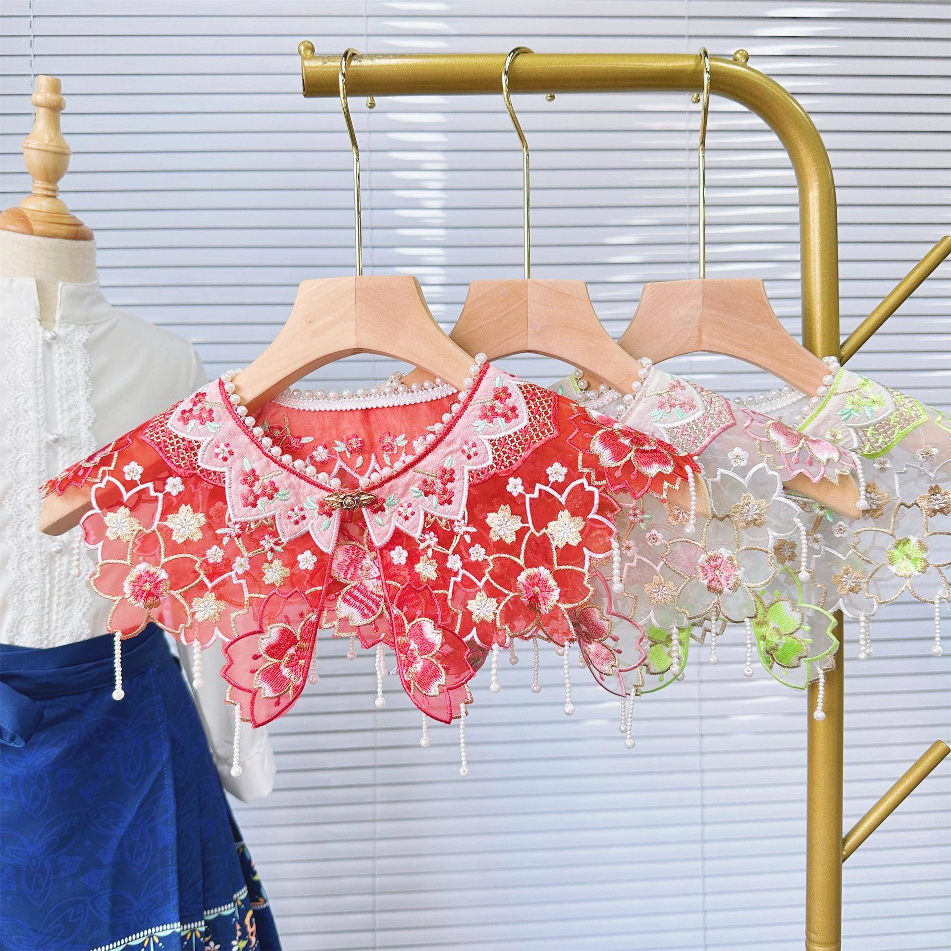 新中式马面裙云肩明制汉服衣领单独假领女坎肩披肩成人大童红粉色