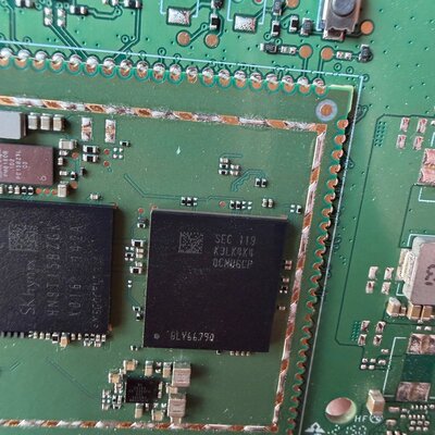 （议价）SK hynix HN8T15BZGKX016 16G DD