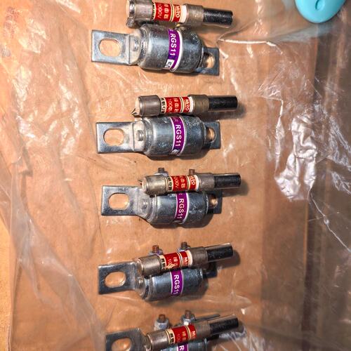 （议价）RGS11快速熔断器，250V 30A，螺栓式接口，带底座，