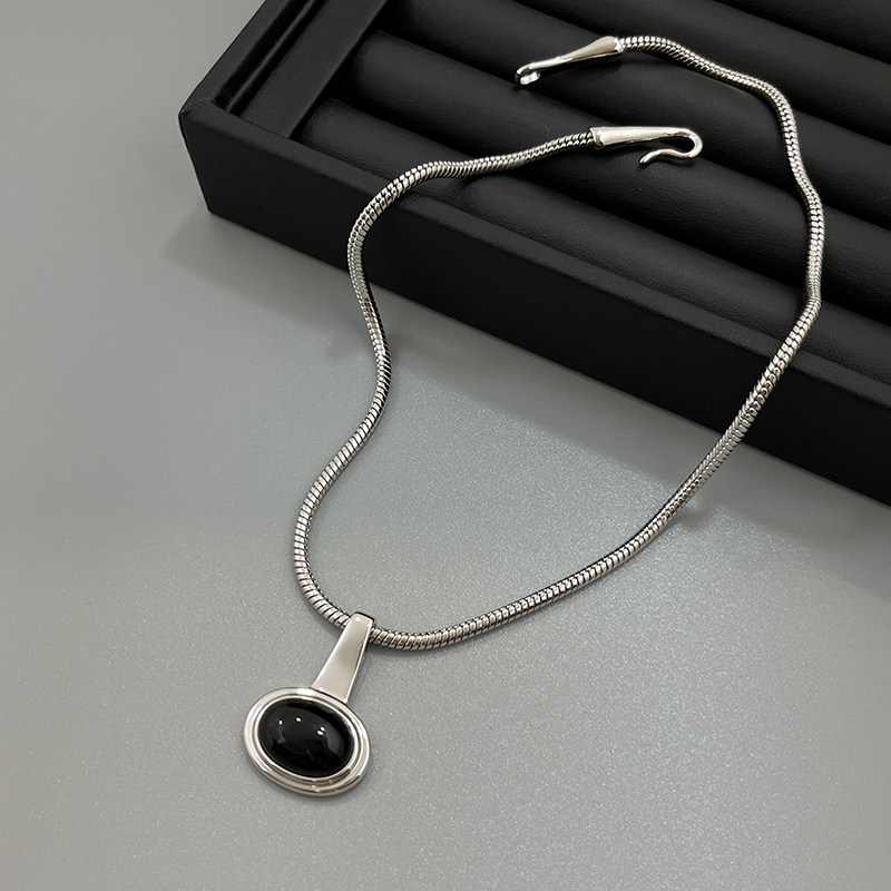 小众设计黑玛瑙吊坠蛇骨项链