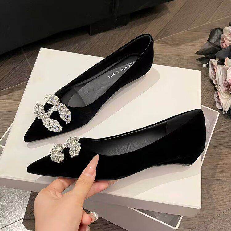 黑色尖头浅口低跟高跟鞋女水钻扣时尚工作鞋2026夏季新款职业单鞋