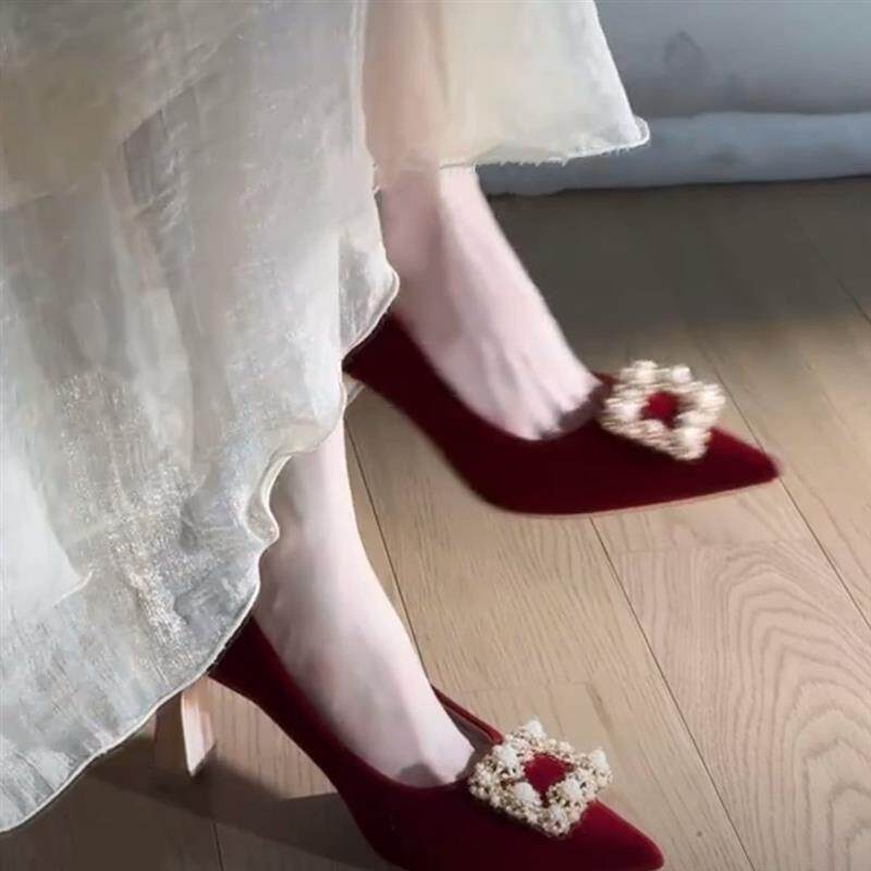 红色婚鞋女2026新款秀禾婚纱两穿新娘鞋粗跟不累脚订婚春秋高跟鞋