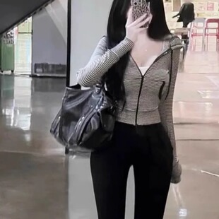 开衫 爆款 短款 T恤女春秋小众别致修身 上衣 设计感连帽条纹显瘦长袖