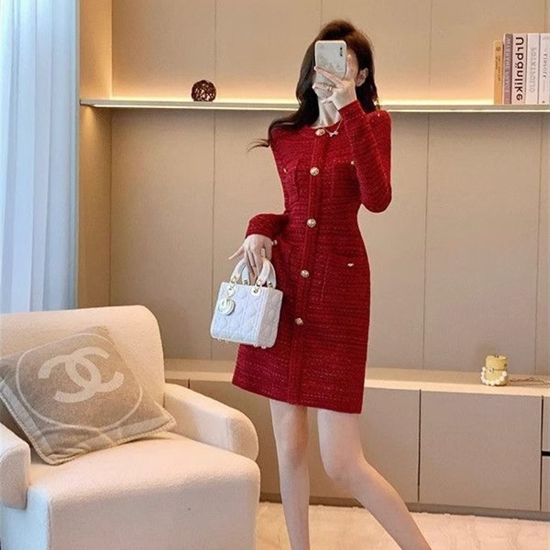 MUAMY秋季新款法式轻奢小香风高级感甜美红色新年战袍针织连衣裙