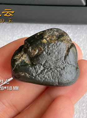 天云和田玉塔青籽料原石小手把件