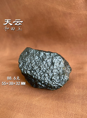 天云和田玉黑青戈壁料原石手把件