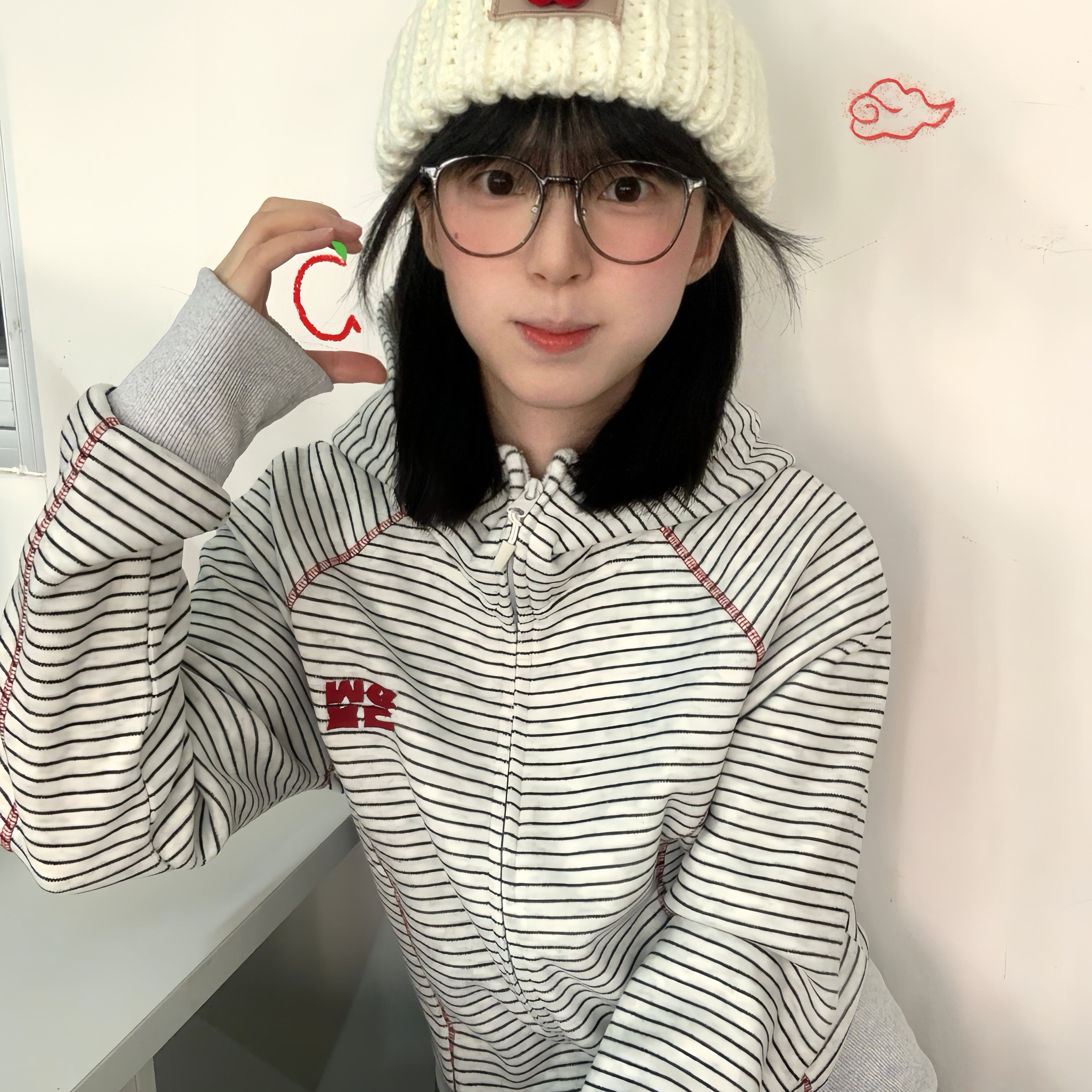 早春外套短款收腰哈苏线条纹运动连帽开衫女2026新款春季休闲卫衣