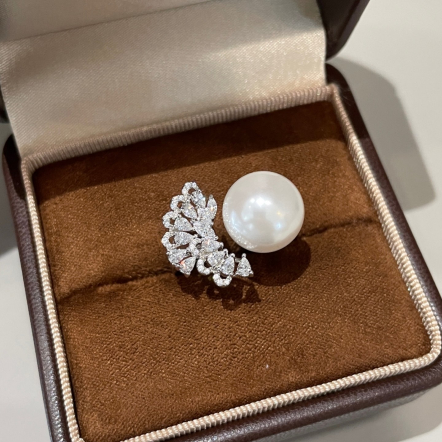 12mm孔雀翎水滴珍珠开口戒指女