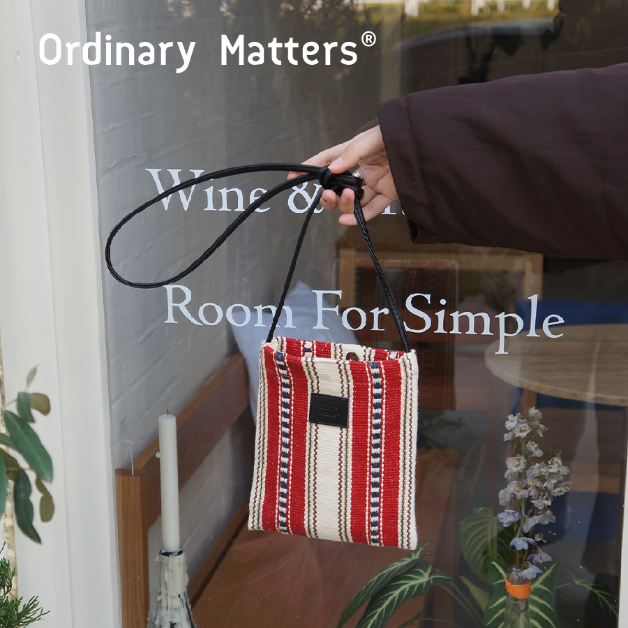 ummroom·OrdinaryMatters热颂红复古时髦色织斜挎包