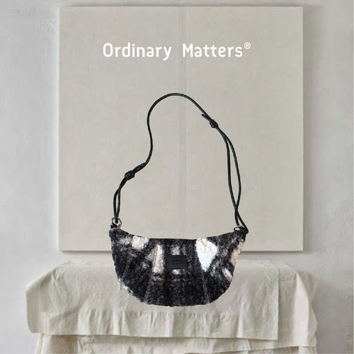 ummroom·OrdinaryMatters黑芝麻拿铁毛绒时髦冬日牛角包
