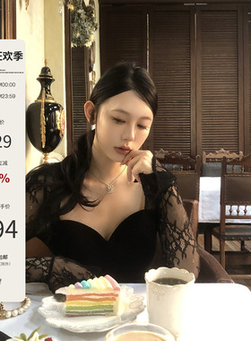 Mas Mash 黑色短款方领丝绒镂空蕾丝拼接打底衫女春显瘦性感上衣