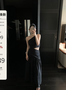 Mas Mash日出维纳斯 黑色百搭压褶无袖设计感镂空斜肩连衣裙