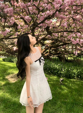 Mas Mash 赫拉小姐 收腰无袖露肩蕾丝微透网纱A字短款连衣裙女