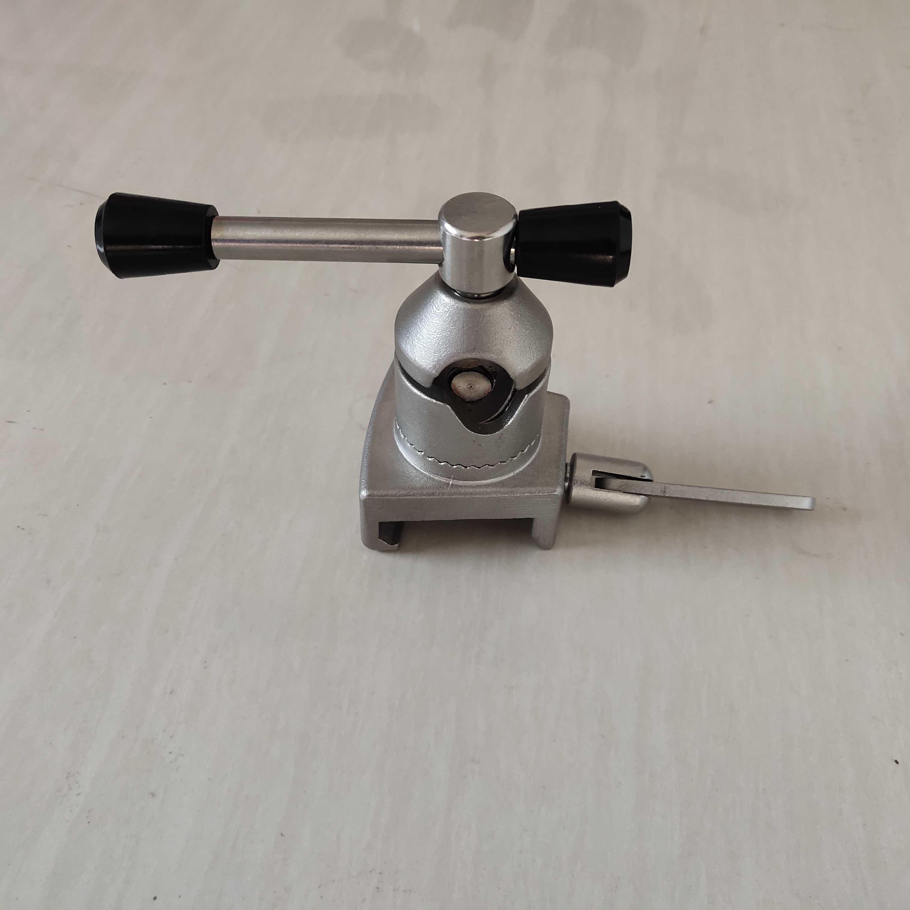 手术床配件滑块卡扣腿托锁紧器固定器新型款式手术床导轨固定块