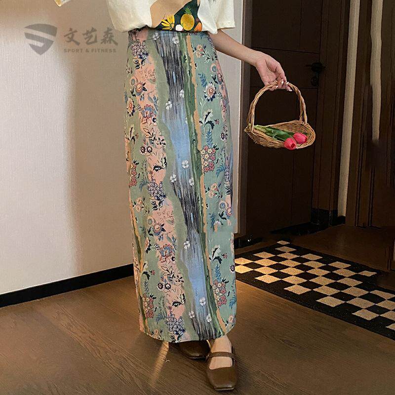 绿色新中式碎花半身裙2025夏季新款显气质瘦长款直筒开叉长裙