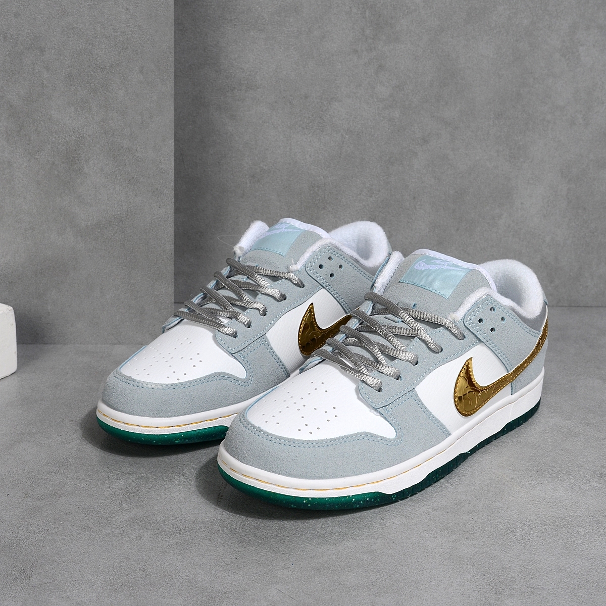 2025冬季新款aj1白黑金脚趾加绒可选绿色春秋小白鞋白灰金骑行鞋3