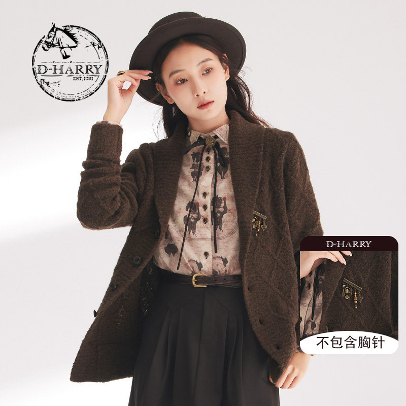 D-HARRY/迪哈利2024春新款复古通勤咖色菱格毛织开衫DH241C96911D