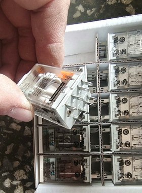 插拔式继电器RXM2CB2P7共7盒标价 议价