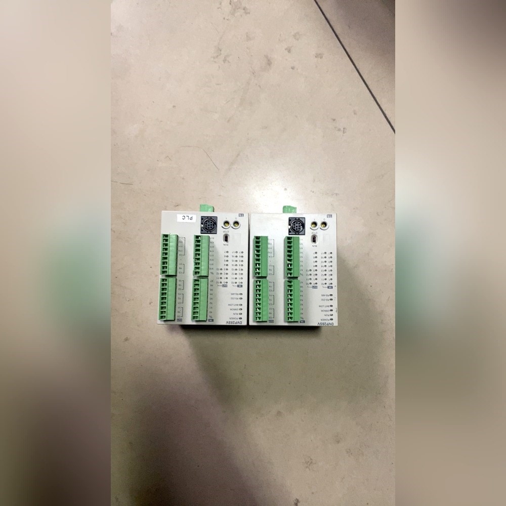 PLC DVP28SV11T成色实物图 议价
