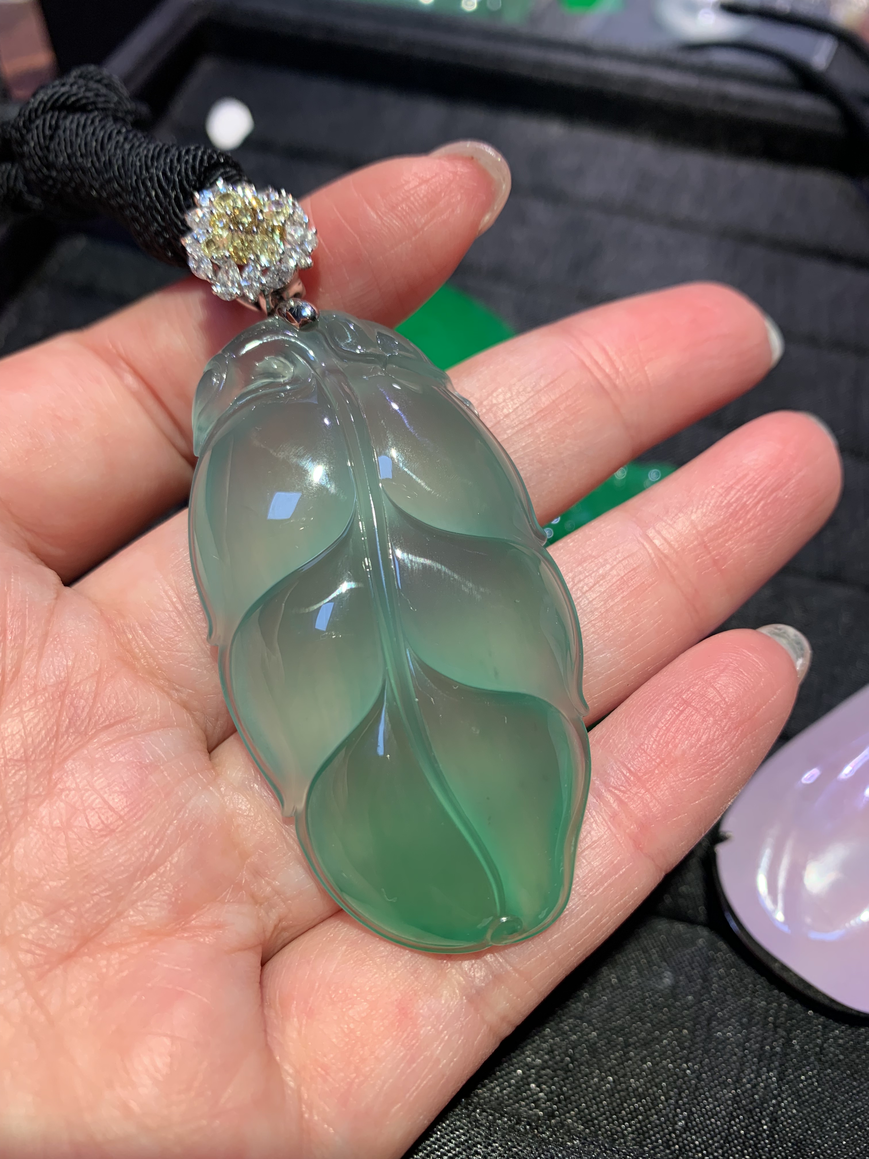天然A货翡翠玻璃种飘绿叶子家大业大