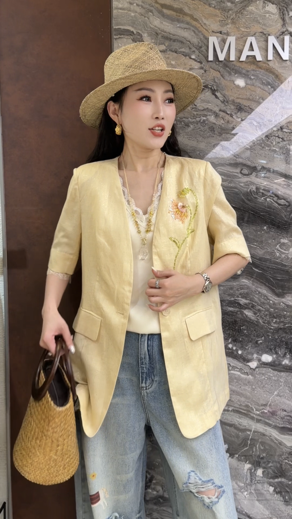欧洲站2026夏新款欧货中袖拼蕾丝V领亮片刺绣花朵单粒扣外套11221