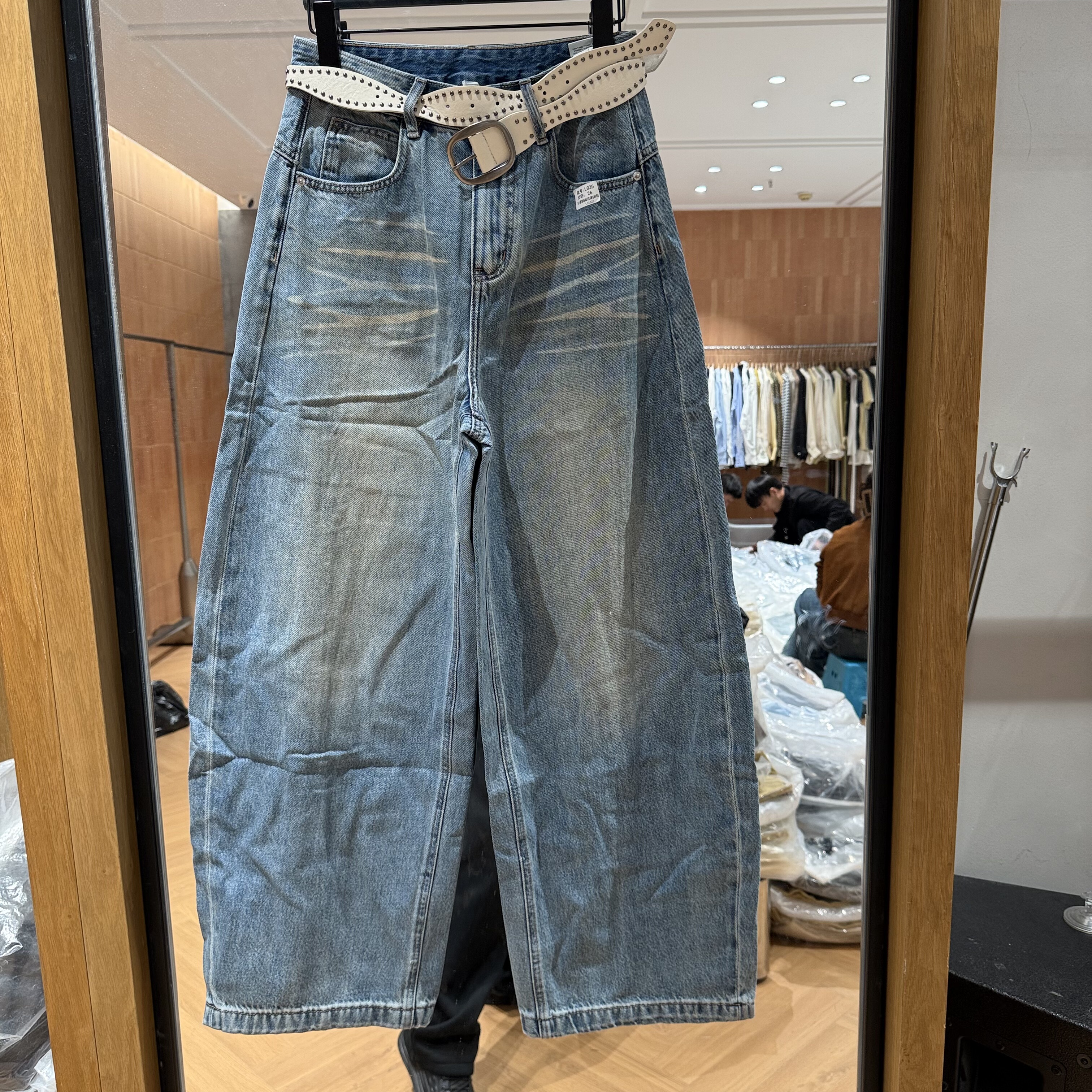 欧洲站2026春季新款欧货铆钉腰带显瘦直筒裤百搭老爹牛仔裤女