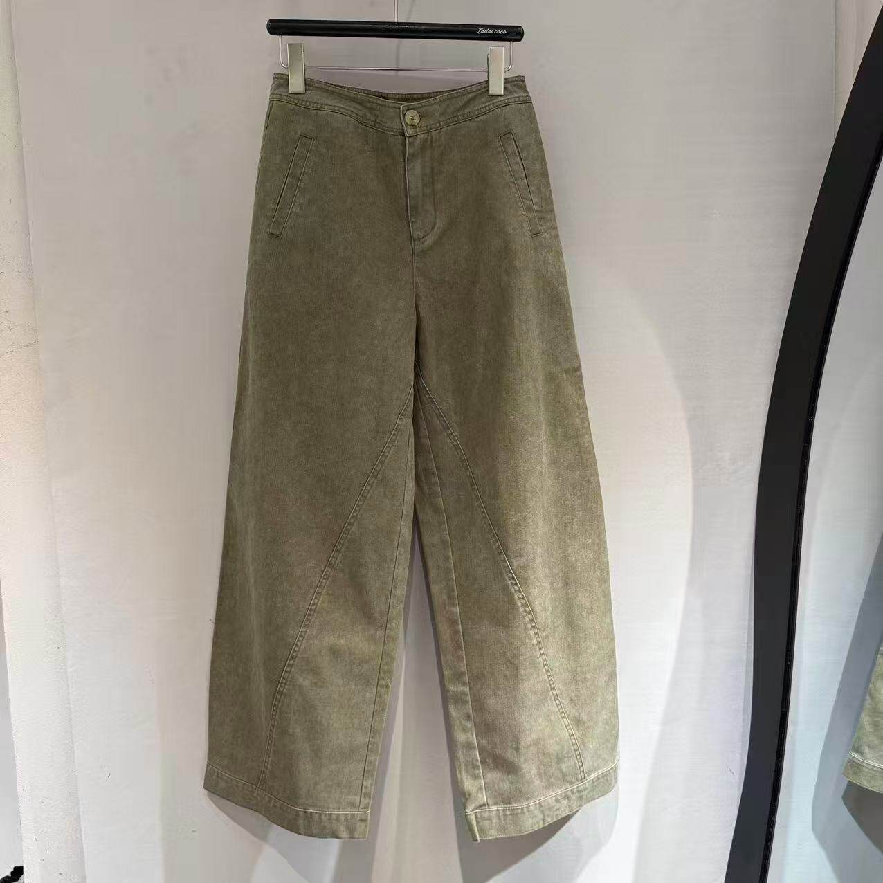 欧洲站2026春季新款时尚后翻盖口袋褶皱个性休闲牛仔裤女潮813397