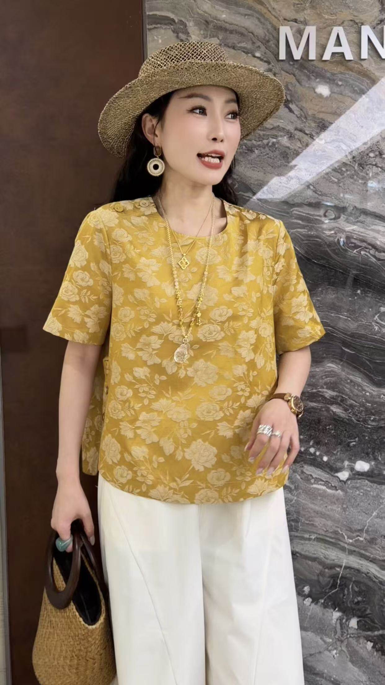 曼曼家2026夏新款新中式浮光锦提花肩膀钉扣圆领优雅上衣女6979