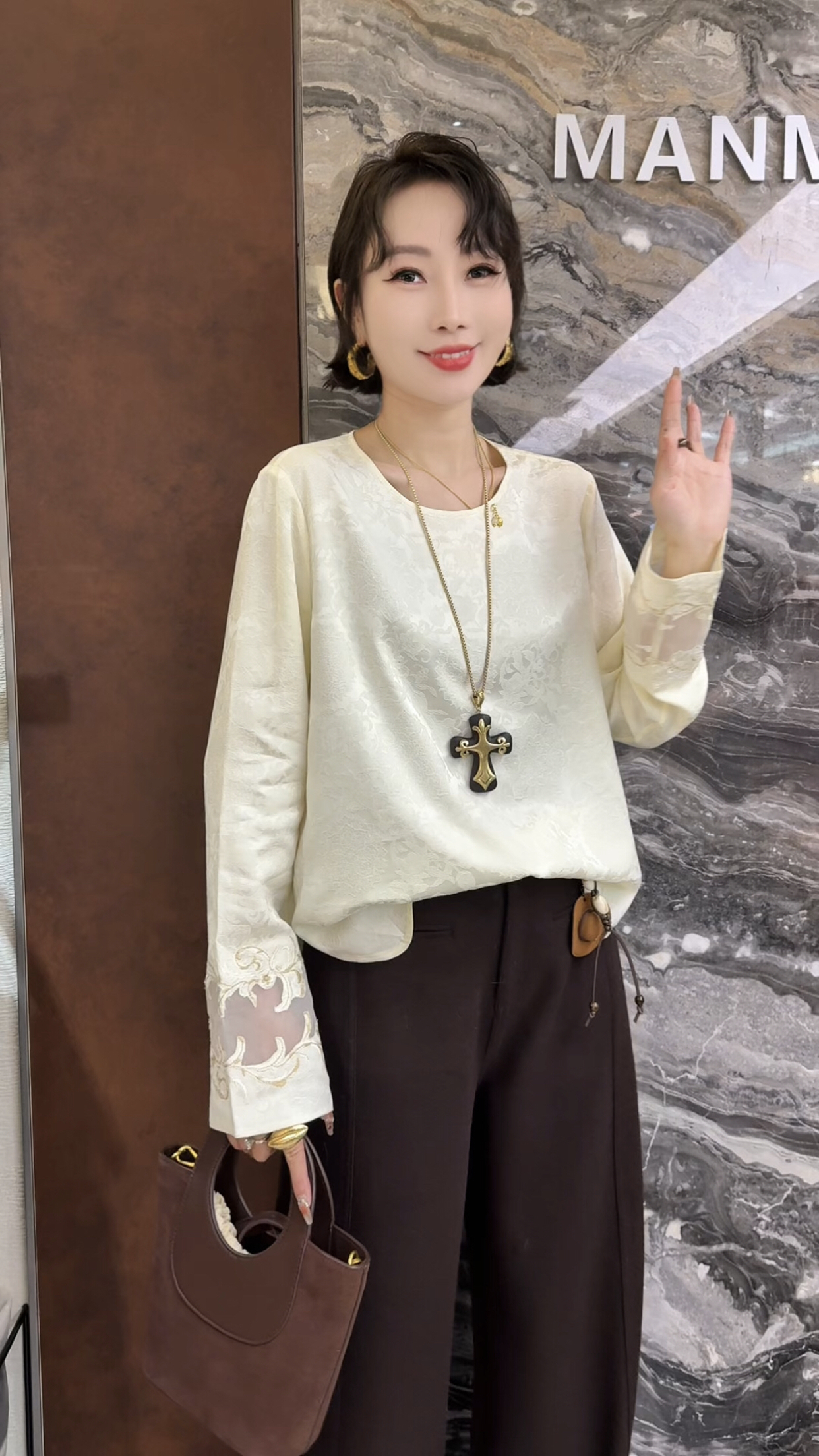 曼曼家2025冬新款时尚圆领提花袖口刺绣宽松百搭新中式国风上衣女