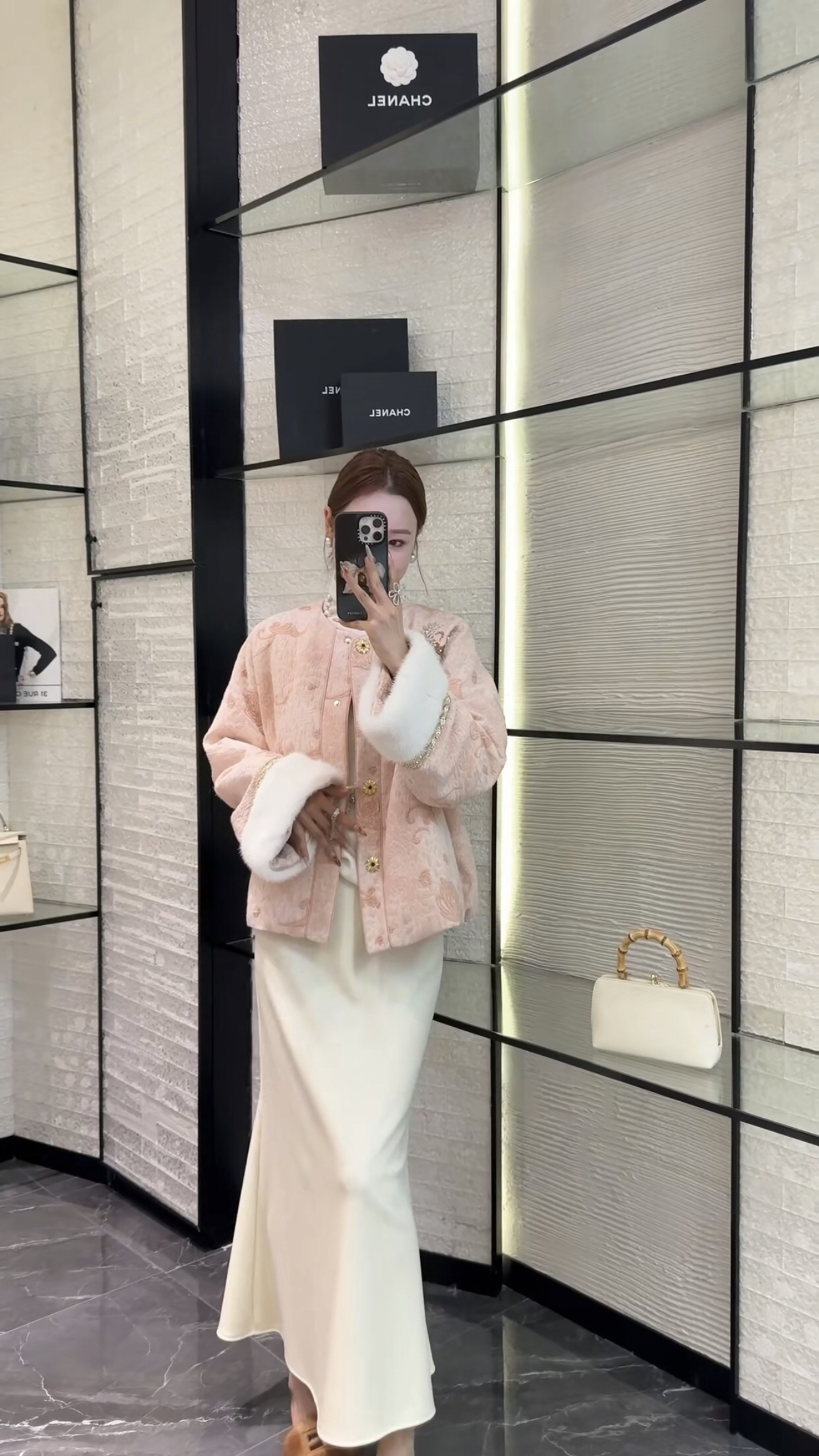 欧洲站2025冬新时尚圆领盘扣拼水貂毛提绣高端国风羽绒服外套女潮,女装/女士精品,羽绒服,淘宝优惠券,粉丝福利购,淘宝优惠卷