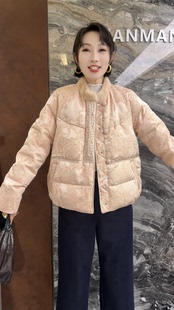 曼曼家2025冬新款时尚立领盘扣拼接提花水貂毛领口羽绒服女潮