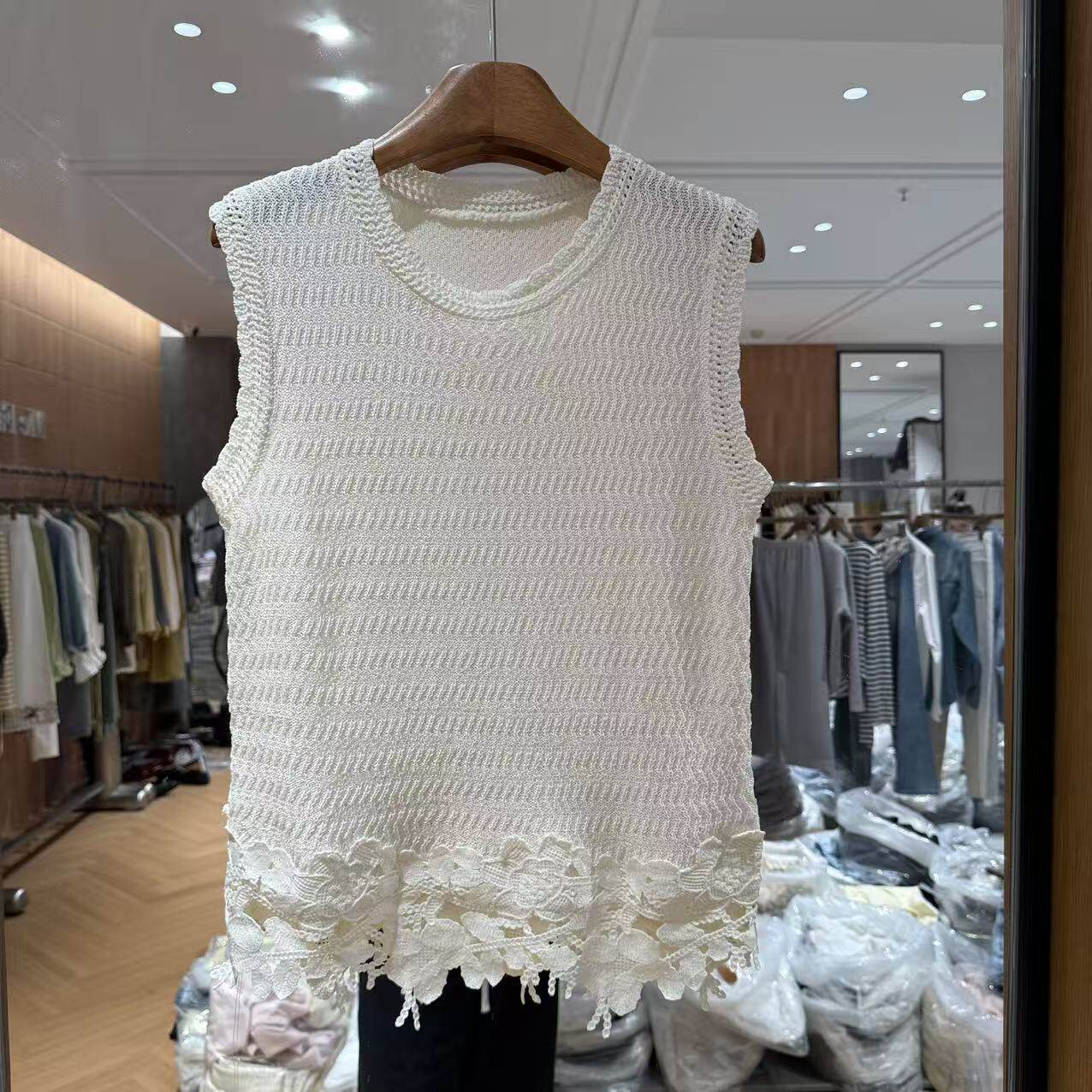 欧洲站2026春新款欧货时尚圆领镂空钩花无袖针织背心女上衣2064