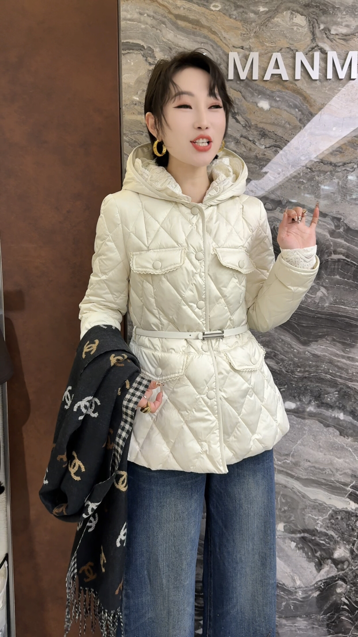 曼曼家2025冬新款时尚连帽菱形格收腰减龄百搭气质女人味羽绒服