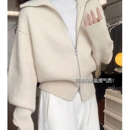 拉链翻领针织开衫女秋季新款大码宽松慵懒风休闲高领白色毛衣外套