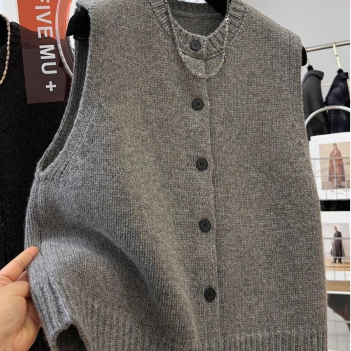 2026春季新款女士针织马甲开衫设计感叠穿毛衣背心无袖马夹上衣