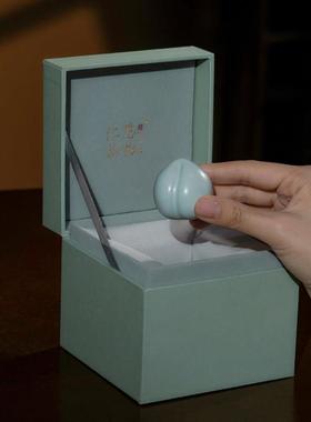 汝窑桃喜手把件手上把玩物件解压桌面寿桃小摆件陶瓷随身盘玩礼物