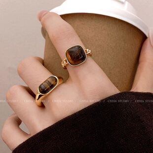琥珀方形戒指女春天复古虎眼石金色指戒轻奢高级感美拉德配饰指环