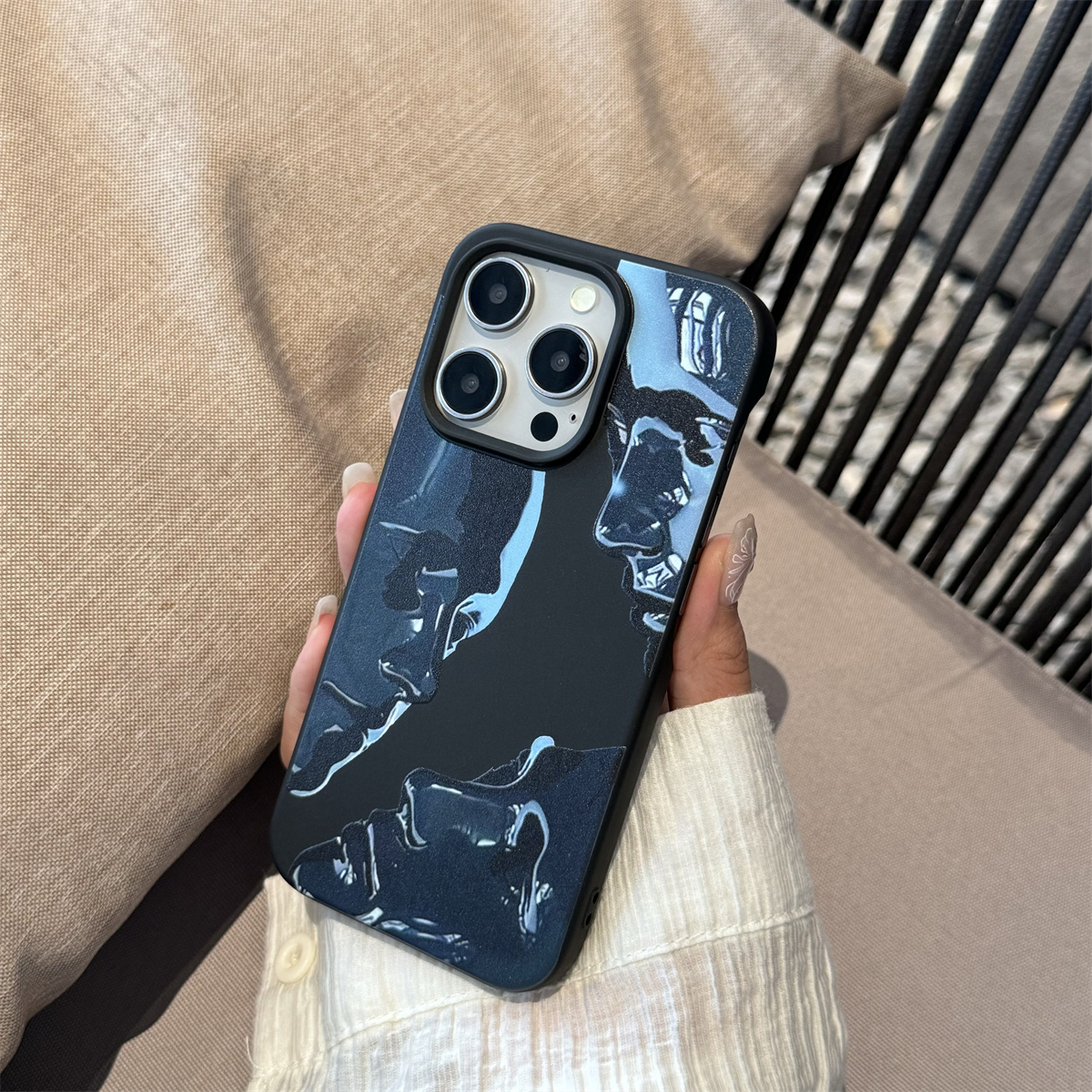 原创抽象机器人适用苹果16promax手机壳12男款黑色磨砂16pro小众iPhone15简约13promax防摔11软壳14pro个性14