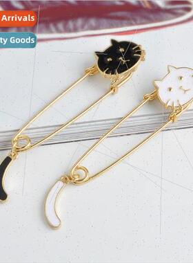 Creative cute kitten wagging tail big pin Korean clothing ac